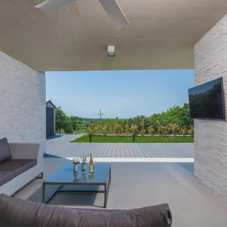 Wonderful With Swimming Pool And Wellness Brtonigla