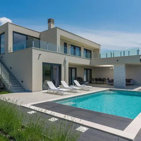 Wonderful With Swimming Pool And Wellness Brtonigla