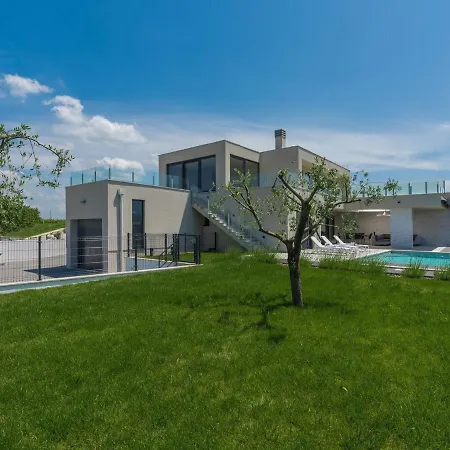 Wonderful With Swimming Pool And Wellness Brtonigla